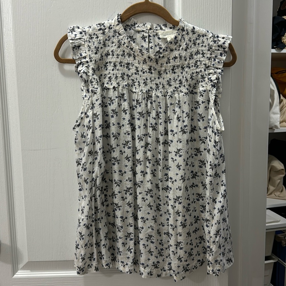 Treasure & Bond flowy sleeveless blouse